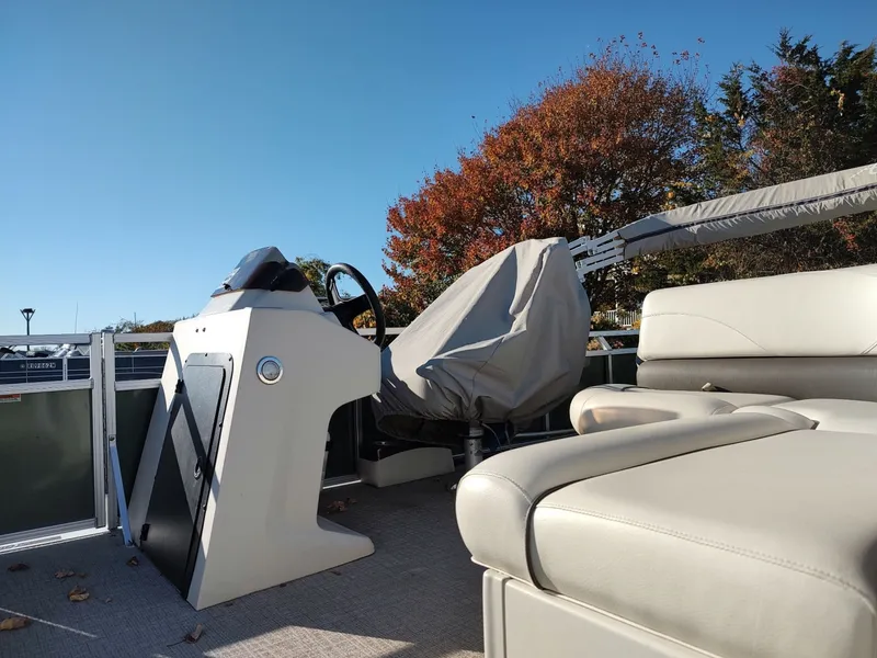 Slide: The Image of Avalon GS Rear Fish 24 2021 - 7924021