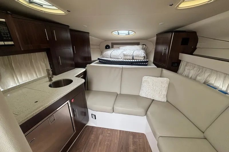 Slide: The Image of Regal 33 XO 2018 - 7925096