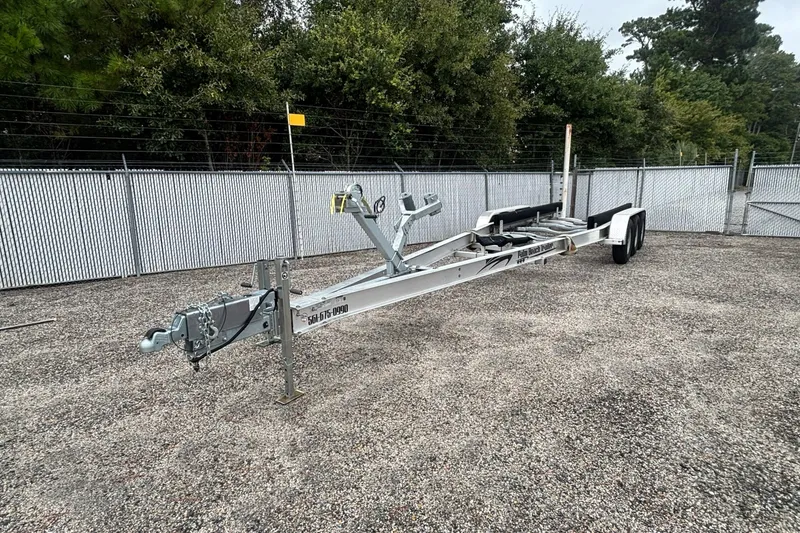 Slide: The Image of Regal 33 XO 2018 - 7925112