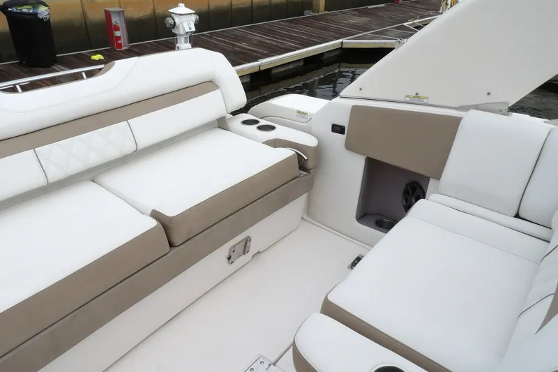 Slide: The Image of Regal 33 XO 2018 - 7925084