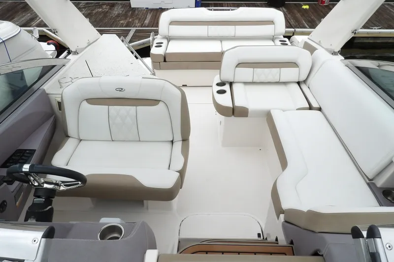 Slide: The Image of Regal 33 XO 2018 - 7925092