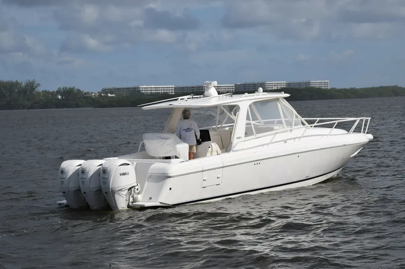 The Image of ISLA REINA, 39' Intrepid 2010 - 7925239