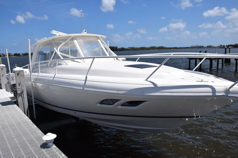Slide: The Image of Boat Lift Kept With No Bottom Paing - 7925306