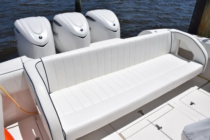 Slide: The Image of Removable Rear Bench Settee - 7925298