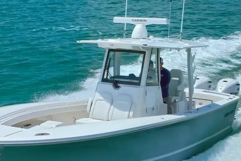 The Image of Regulator Marine 31 2027 - 7925308