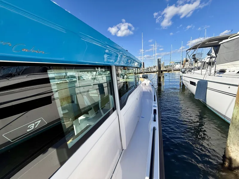 Slide: The Image of Axopar 37 XC Cross Cabin 2021 - 7925782