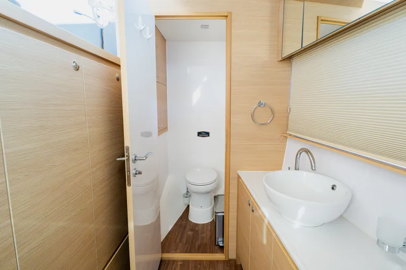 Slide: The Image of Aquila 54 YACHT 2022 - 7925862