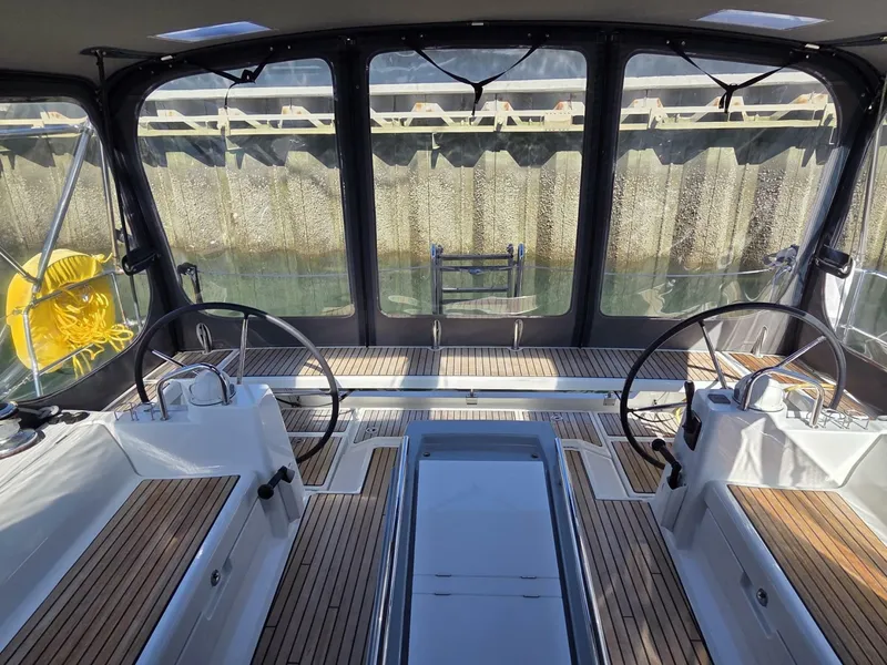 Slide: The Image of Fully enclosed cockpit - 7937484