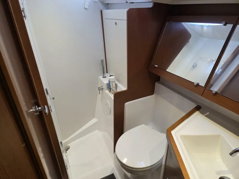 Slide: The Image of Guest head with shower - 7937467