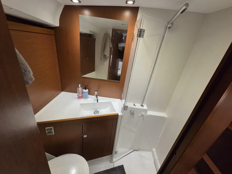 Slide: The Image of Owner's cabin head w/ shower - 7937465