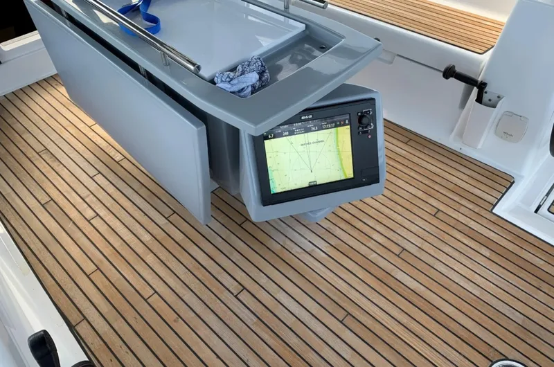 Slide: The Image of B&G chart plotter - 7937534