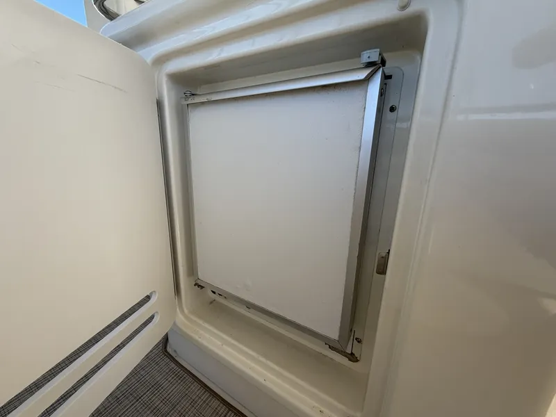 Slide: The Image of Sea Ray 380 Aft Cabin 2000 - 7926229
