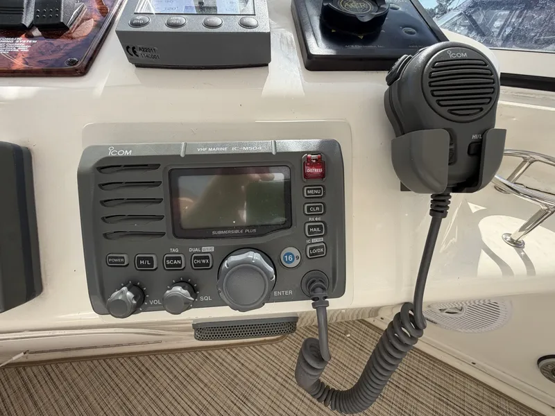 Slide: The Image of Sea Ray 380 Aft Cabin 2000 - 7926238