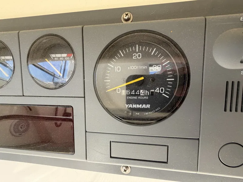 Slide: The Image of Sea Ray 380 Aft Cabin 2000 - 7926253