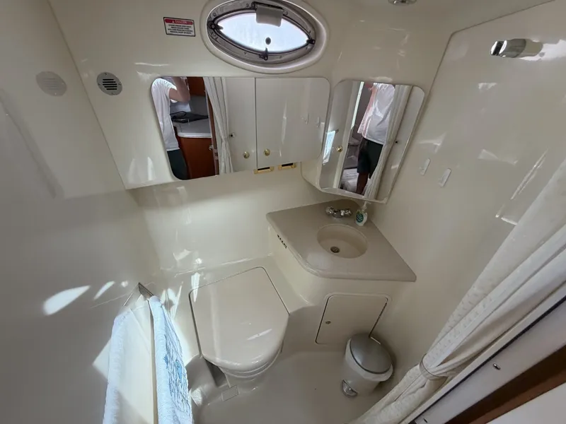 Slide: The Image of Sea Ray 380 Aft Cabin 2000 - 7926285