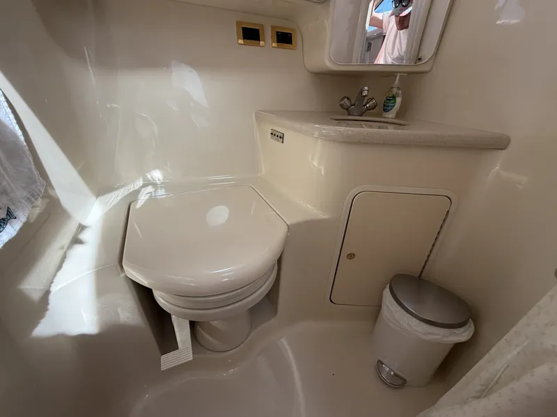 Slide: The Image of Sea Ray 380 Aft Cabin 2000 - 7926287