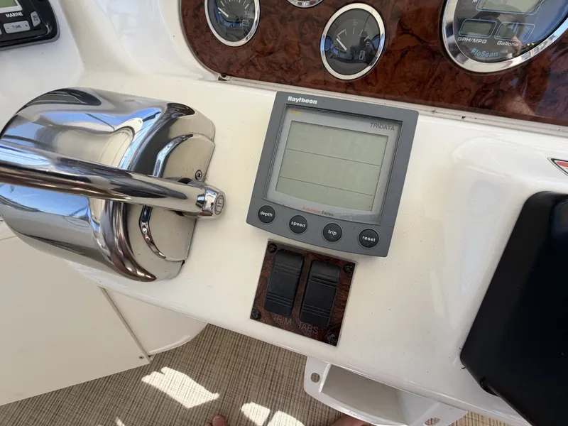 Slide: The Image of Sea Ray 380 Aft Cabin 2000 - 7926245