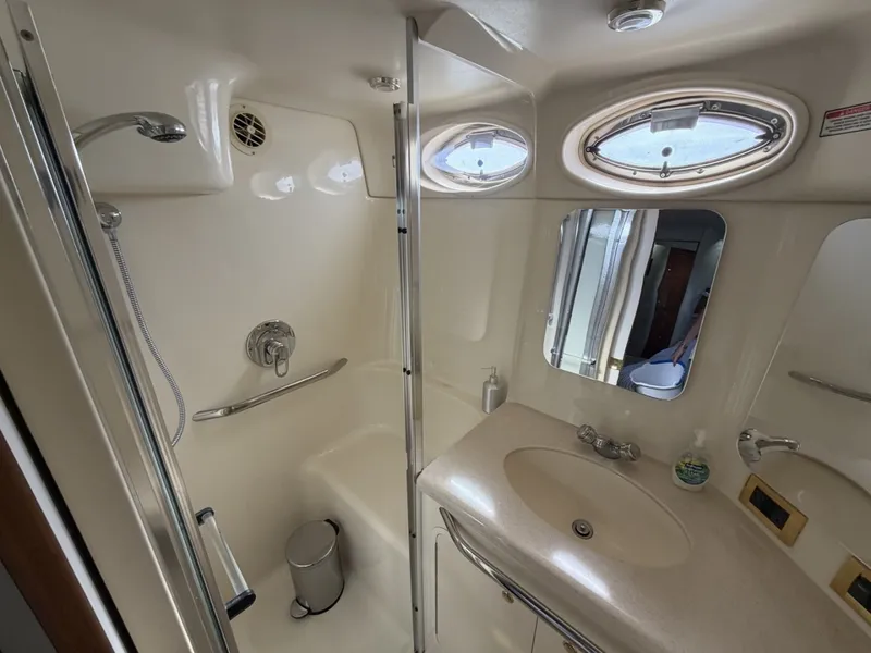 Slide: The Image of Sea Ray 380 Aft Cabin 2000 - 7926283