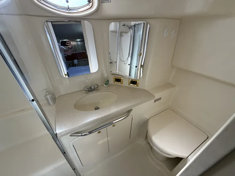Slide: The Image of Sea Ray 380 Aft Cabin 2000 - 7926282
