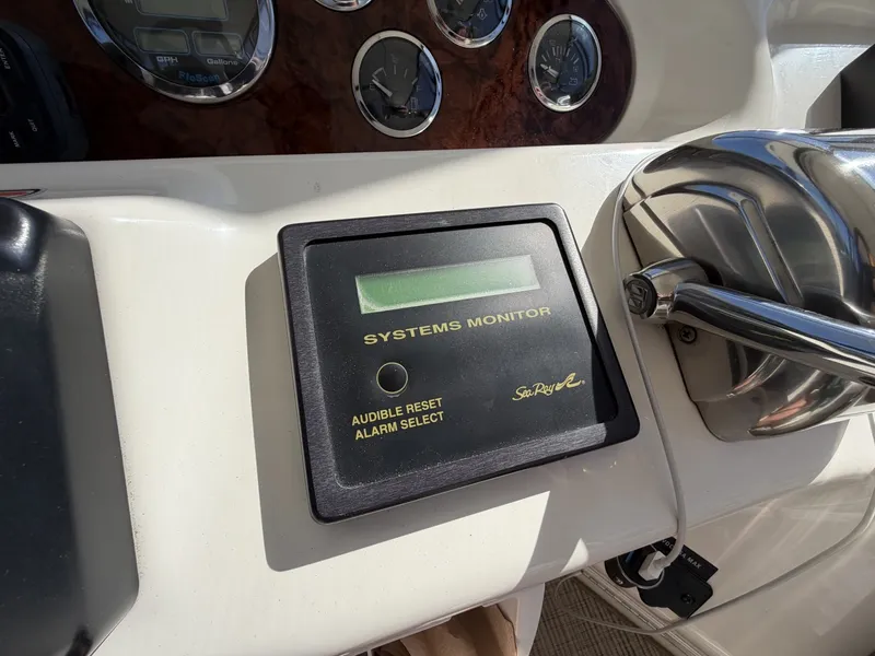Slide: The Image of Sea Ray 380 Aft Cabin 2000 - 7926242