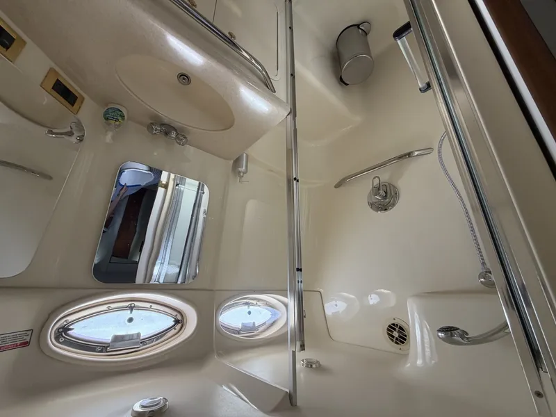 Slide: The Image of Sea Ray 380 Aft Cabin 2000 - 7926283