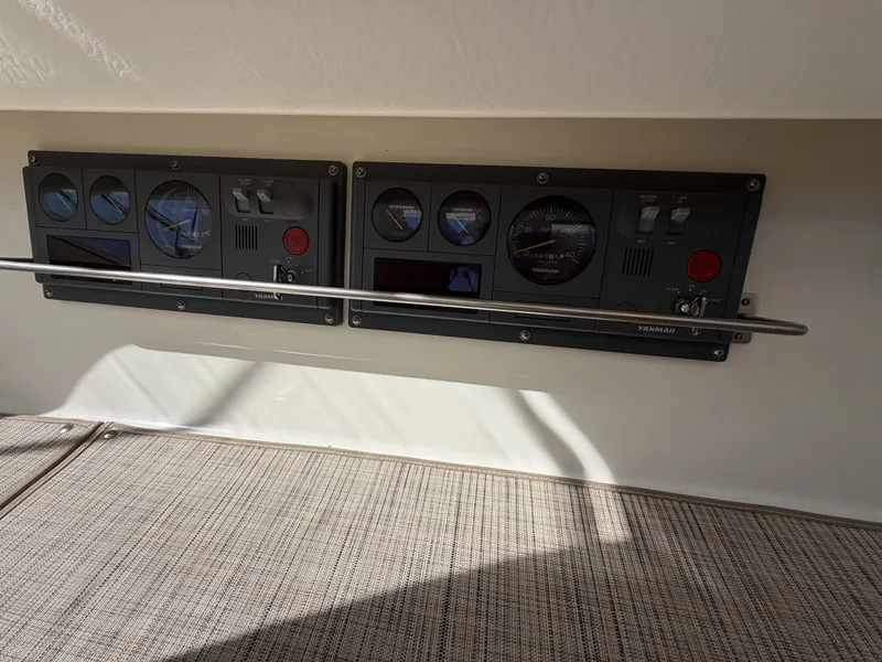 Slide: The Image of Sea Ray 380 Aft Cabin 2000 - 7926251