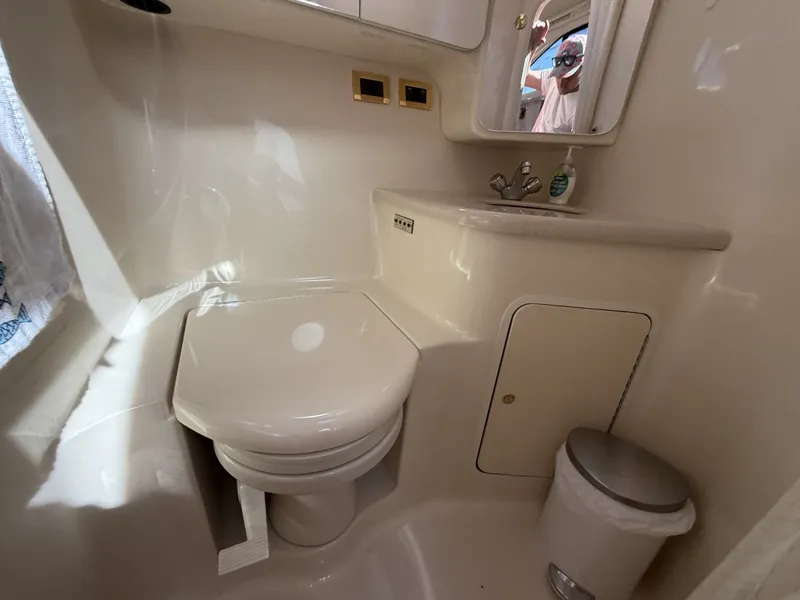 Slide: The Image of Sea Ray 380 Aft Cabin 2000 - 7926286
