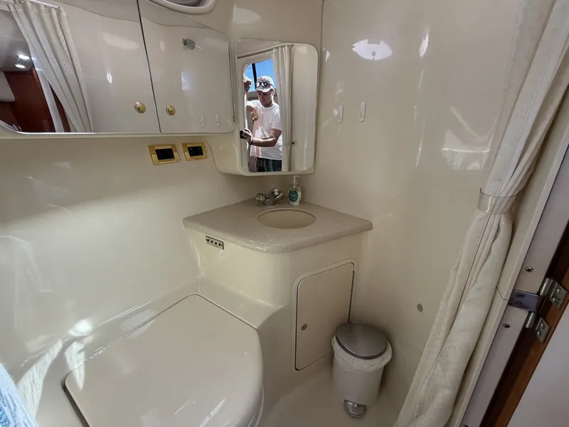 Slide: The Image of Sea Ray 380 Aft Cabin 2000 - 7926288
