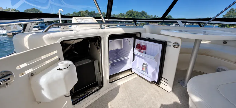 Slide: The Image of 2003 Sea Ray 480 Sedan Bridge - 7927845