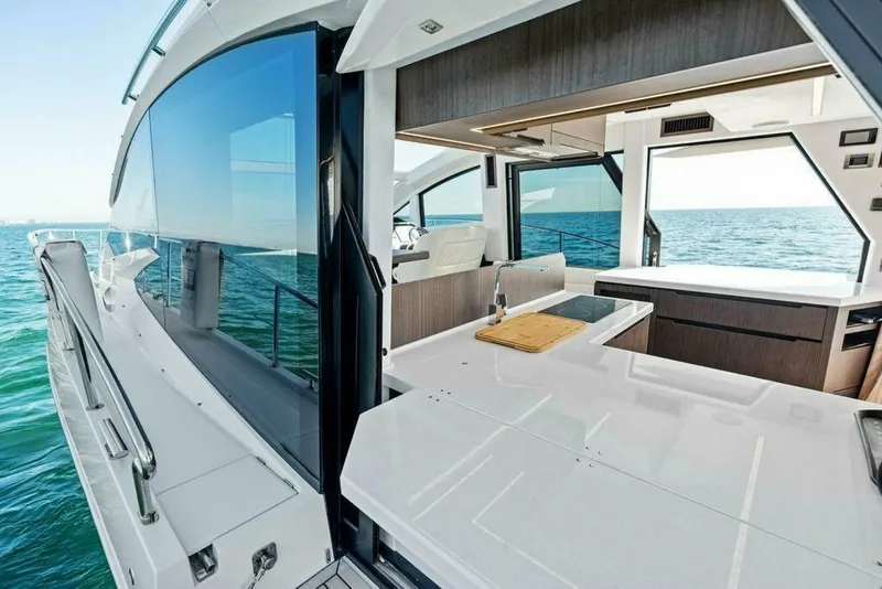 Slide: The Image of Galeon 470 Sky 2024 - 7937028