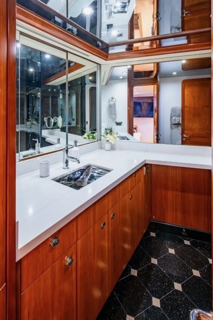 Slide: The Image of Westport 112 LILA CUY Master En-Suite - 7929969