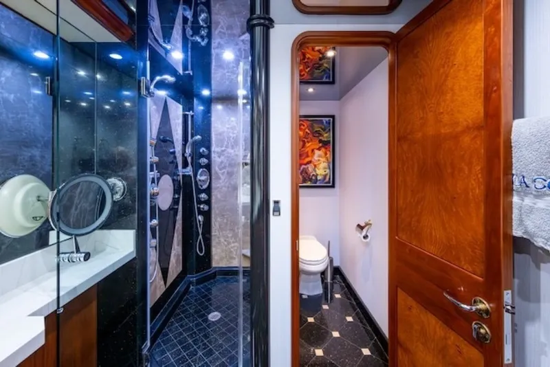 Slide: The Image of Westport 112 LILA CUY Master En-Suite - 7929968