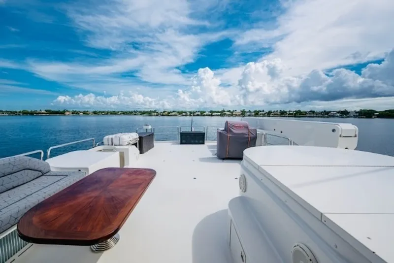 Slide: The Image of Westport 112 LILA CUY Boat Deck - 7930398