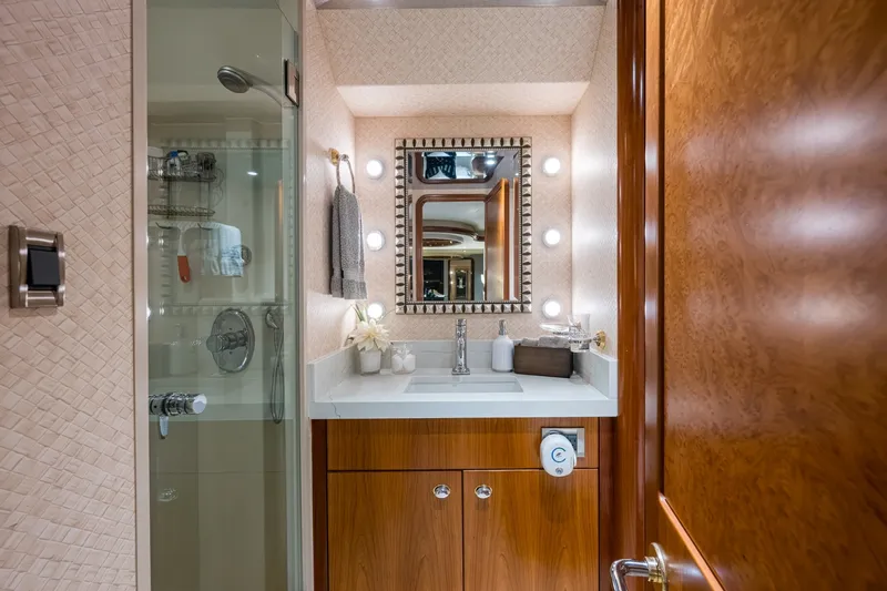 Slide: The Image of Westport 112 LILA CUY VIP En-Suite - 7930203