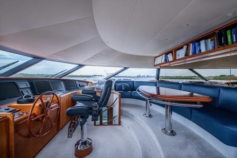 Slide: The Image of Westport 112 LILA CUY Pilot House - 7930390