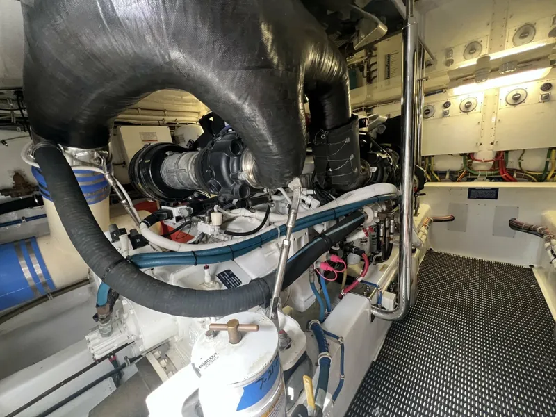 Slide: The Image of Hatteras GT 54 2013 - 8045578