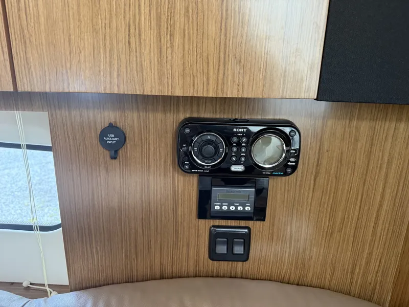 Slide: The Image of Cruisers 350 Express 2016 - 7931202
