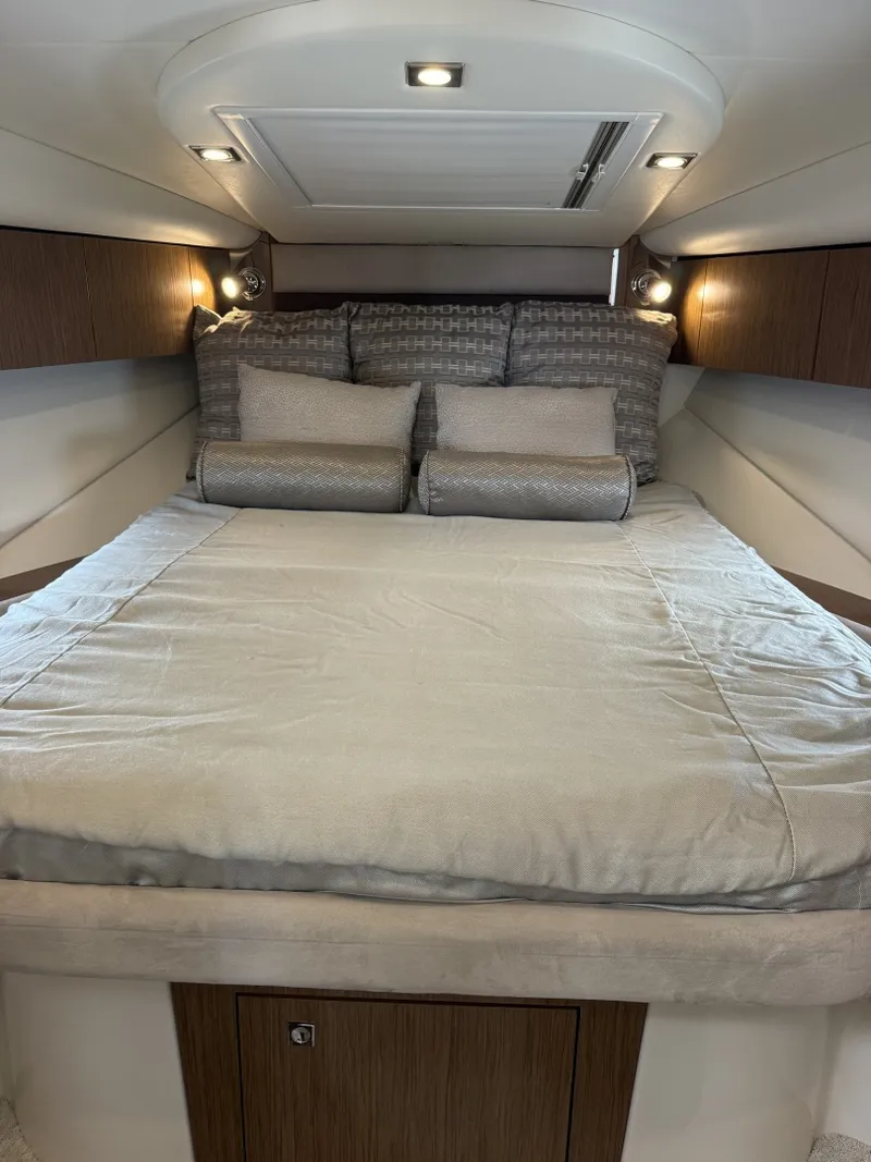 Slide: The Image of Cruisers 350 Express 2016 - 7931206