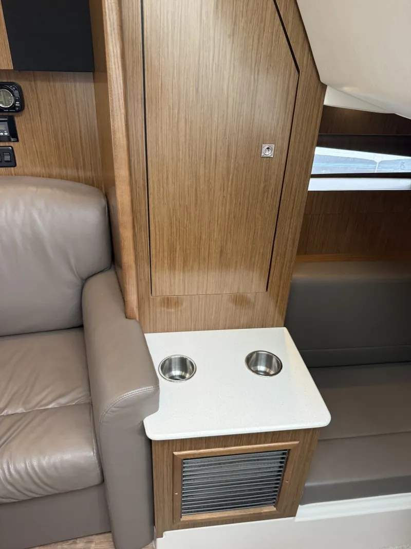 Slide: The Image of Cruisers 350 Express 2016 - 7931200