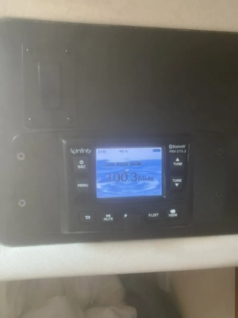 Slide: The Image of INFINITY Bluetooth - 7931361