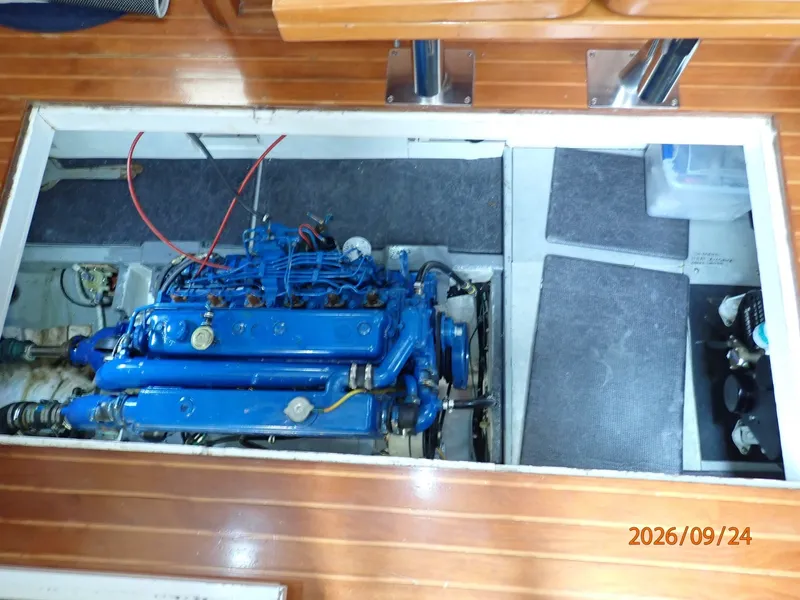 Slide: The Image of 36' Monk engine room access - 7931399