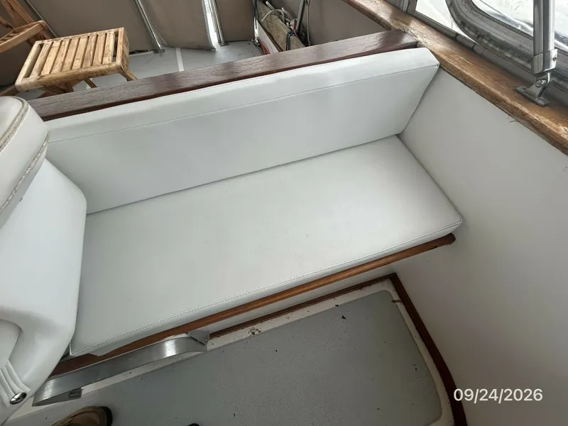Slide: The Image of 36' Monk flybridge port forward seating - 7931402