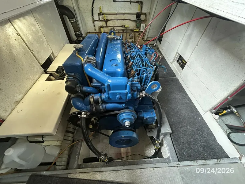 Slide: The Image of 36' Monk engine room aft - 7931400