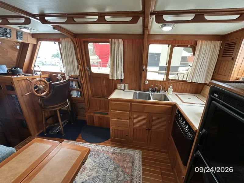 Slide: The Image of 36' Monk salon starboard - 7931486