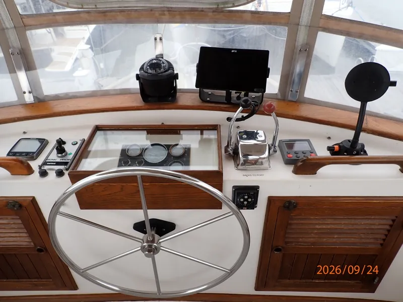 Slide: The Image of 36' Monk flybridge helm3 - 7931418