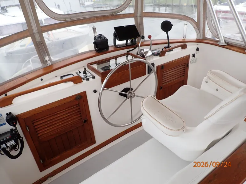 Slide: The Image of 36' Monk flybridge helm2 - 7931417
