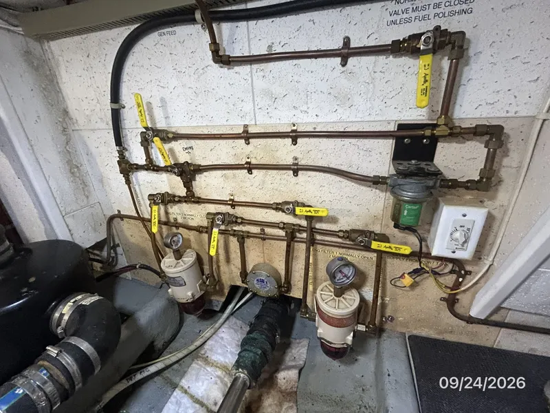Slide: The Image of 36' Monk fuel manifold - 7931438