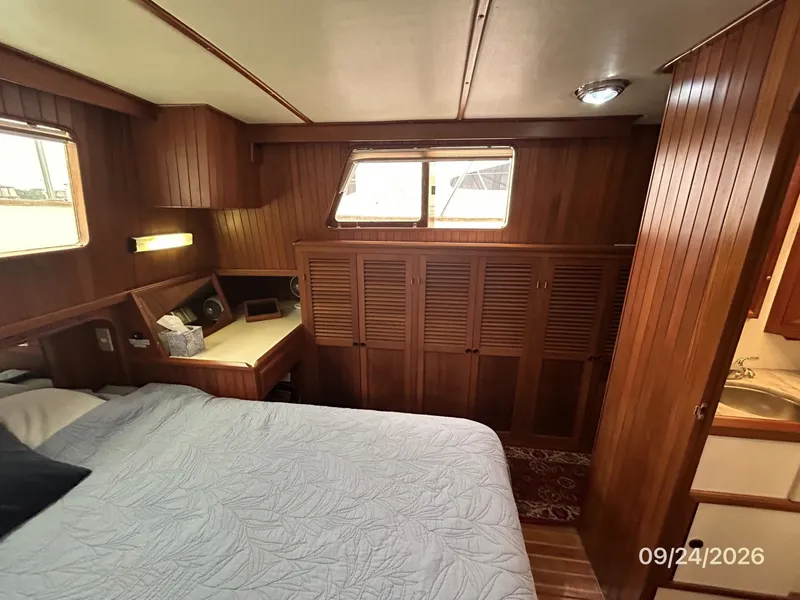 Slide: The Image of 36' Monk master stateroom port - 7931472