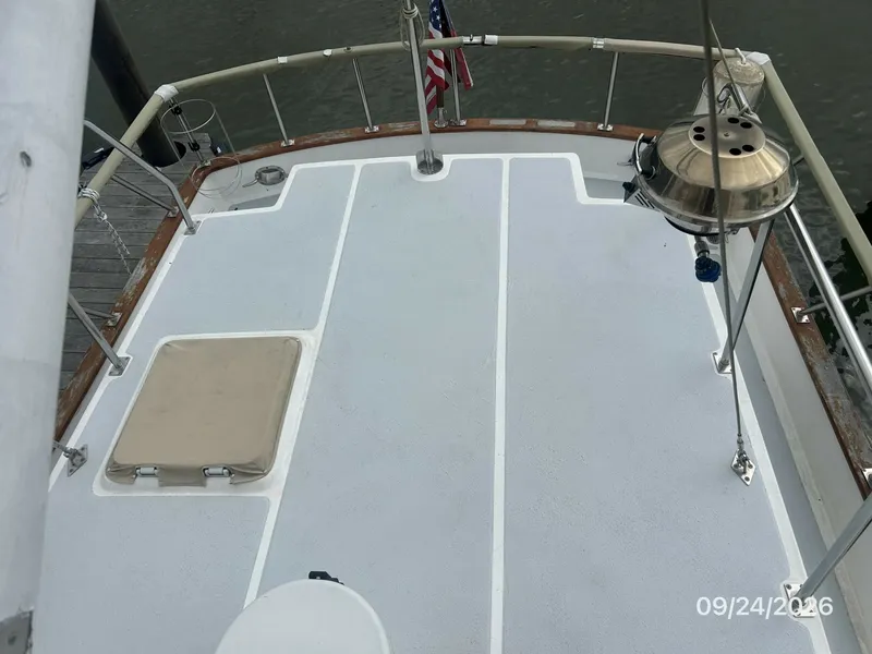 Slide: The Image of 36' Monk trunk cabin aft - 7931510