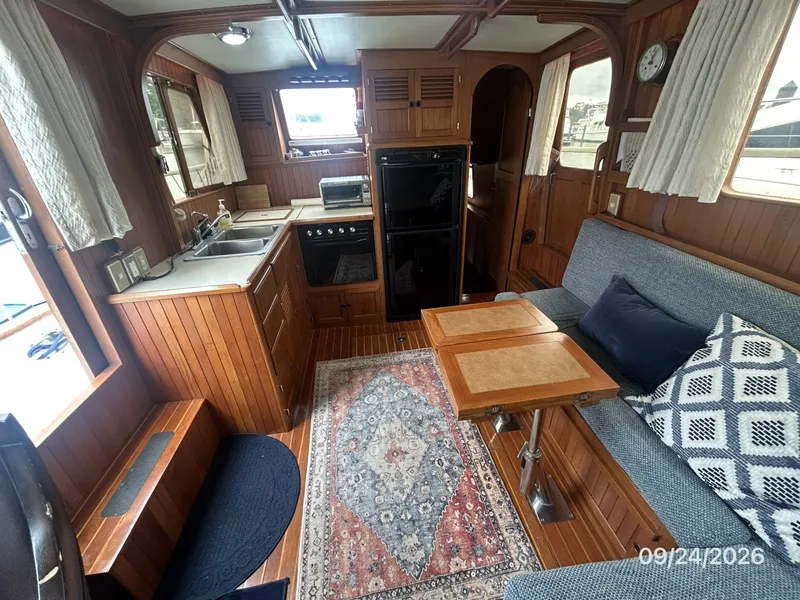 Slide: The Image of 36' Monk salon aft - 7931480